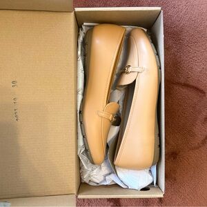 Cliffs by White Mountain Glowing Women's Loafers, Tan size 8 NWT